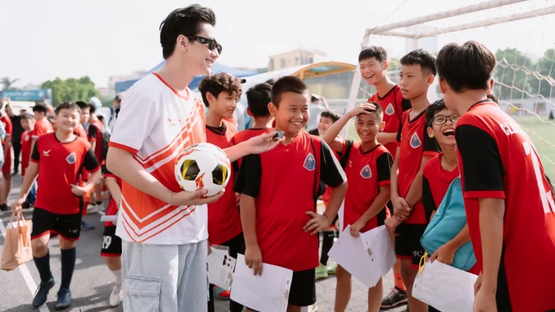 Vai trò của bài hát chương trình trong môi trường bóng đá thiếu nhi