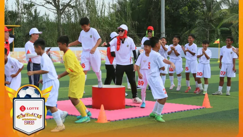 Kỹ thuật và tốc độ đá là yêu tố quan trọng nhất ở bóng đá nhí