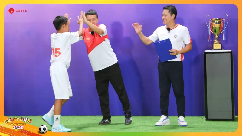 Khoảnh Khắc Ăn Mừng Cực Dễ Thương Của Các Cầu Thủ Tí Hon