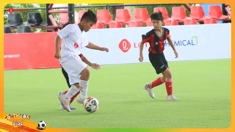 Những khoảnh khắc đẹp nhất của các cầu thủ nhí trong tuần qua